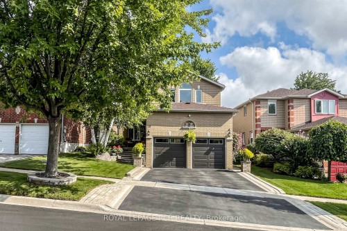 28 Roughley Street  Bradford West Gwillimbury, ON L3Z 3B2