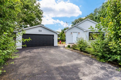 133 Inglewood Drive  Oakville, ON L6K 1W8