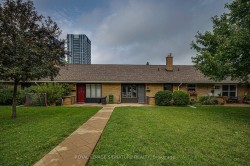 16 Burdock Lane  Toronto, ON M3C 2G5