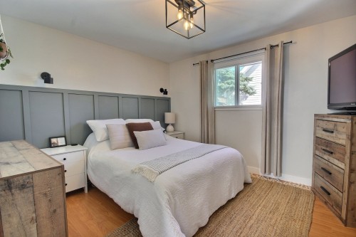 Master Bedroom - 33 Av. Richelieu, Rouyn-Noranda, QC 