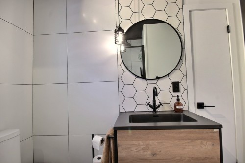 Bathroom - 33 Av. Richelieu, Rouyn-Noranda, QC 