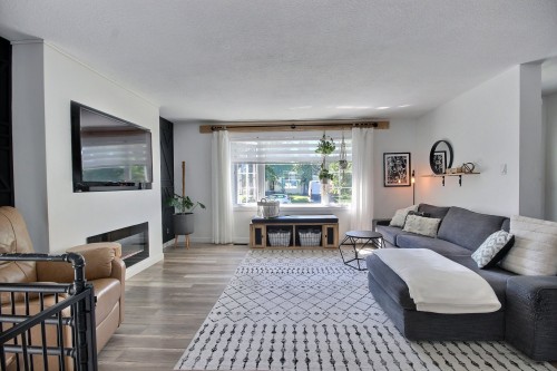 Living Room - 33 Av. Richelieu, Rouyn-Noranda, QC 
