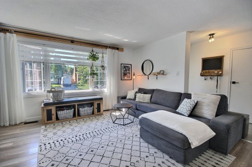 Living Room - 33 Av. Richelieu, Rouyn-Noranda, QC 