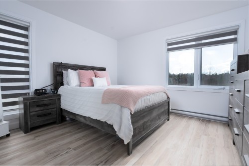 Master Bedroom - 4-2446 Ch. Du 5E-Rang S., Mont-Laurier, QC 