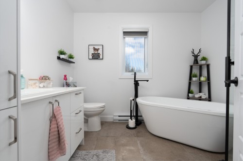 Bathroom - 4-2446 Ch. Du 5E-Rang S., Mont-Laurier, QC 