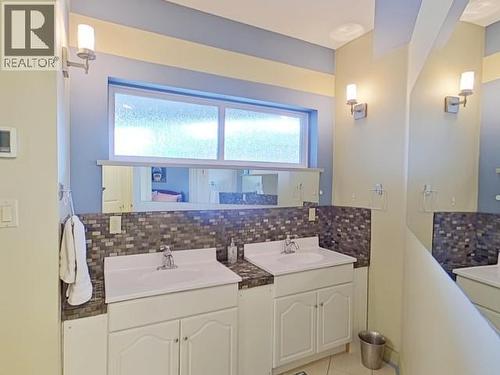 6929 Retaskit Crt, Powell River, BC 