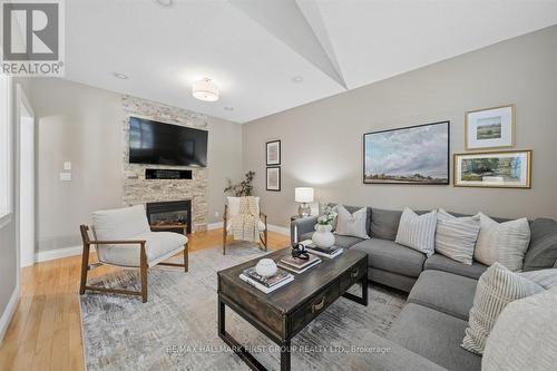 9 Pebblebrook Crescent, Whitby, ON 
