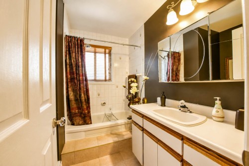 Bathroom - 999 22E Avenue, Laval (Fabreville), QC 