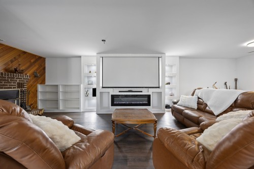 Salle familiale - 850 Rue Main, Hudson, QC 