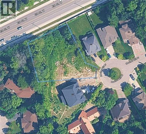 Aerial Survey. Illustrating the property's boundaries and surrounding infrastructure - 526 Heather Hill Place, Waterloo, ON 