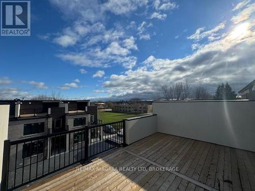 31 - 292 VINE STREET , St. Catharines (Carlton/Bunting), Ontario L2M 0E1 2