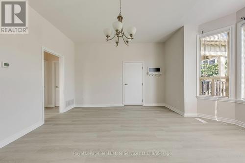 21 CENTRE STREET S , Brampton (Queen Street Corridor), Ontario L6W 2X7 5