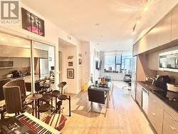 802 - 10 YORK STREET Toronto, ON M5J 0E1