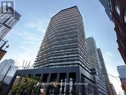1913 - 125 PETER STREET  Toronto, ON M5V 0M2
