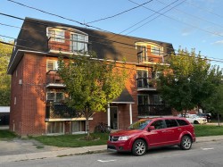 5 Rue Lachaîne  Sainte-Thérèse, QC J7E 1T9