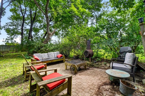 Cour - 89 Av. Broadview, Pointe-Claire, QC 