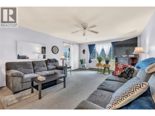 272 Green Avenue W Unit# 402  Penticton, BC V2A 3T2