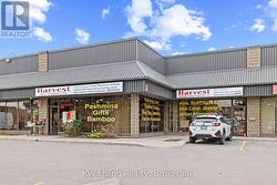 15 & 16 - 975 PACIFIC GATE  Mississauga, ON L5T 1Y1