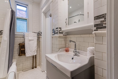 Bathroom - 2302 Av. Regent, Montréal (Côte-Des-Neiges/Notre-Dame-De-Grâce), QC 