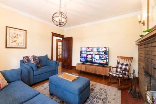 Living Room - 2302 Av. Regent, Montréal (Côte-Des-Neiges/Notre-Dame-De-Grâce), QC 