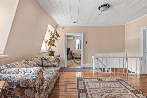 Salle familiale - 337 Grande Côte E., Lanoraie, QC 