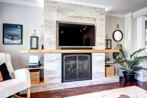 Salon - 605 Rue Des Alyssums, Saint-Eustache, QC 