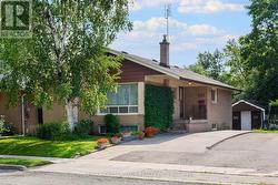 887 BRIMORTON DRIVE Toronto, ON M1G 2T8
