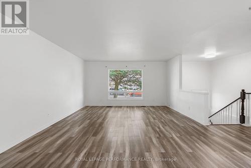 Large living room - 1011 Adolphus Street, Cornwall, ON 