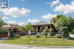 2 DORKING CRESCENT Toronto, ON M3M 2B6