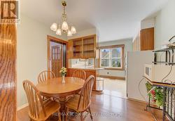 Dining area in kitchen - 