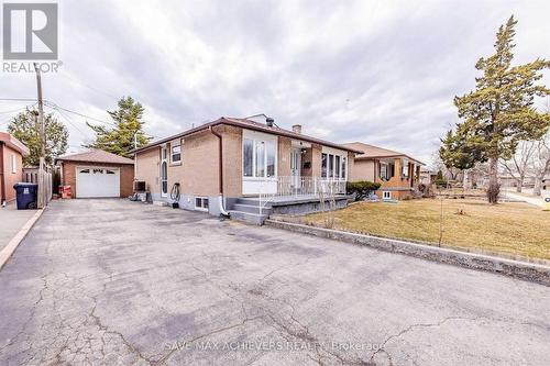 44 STRATHAVON DRIVE , Toronto, Ontario M9V 2H6 2