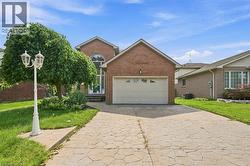 12 SUMNER Crescent Grimsby, ON L3M 5E2