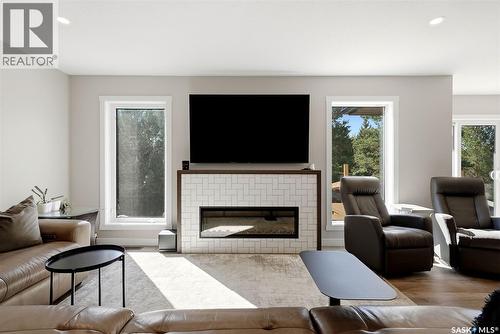 715 3Rd Avenue, Pilot Butte, SK 