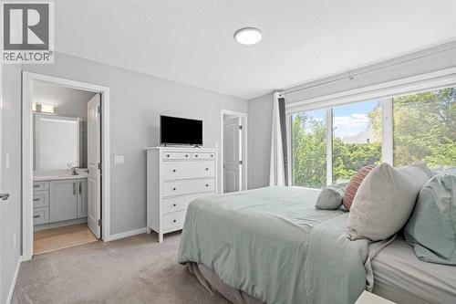 3304 2 Street Ne, Calgary, AB 