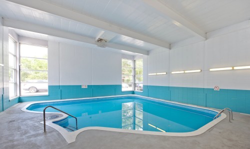 Pool - 301C-2525 Av. Du Havre-Des-Îles, Laval (Chomedey), QC 