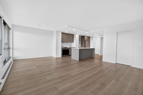 Salle à manger - 1201B-2525 Av. Du Havre-Des-Îles, Laval (Chomedey), QC 