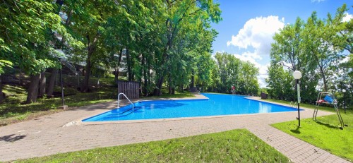 Piscine - 111C-2525 Av. Du Havre-Des-Îles, Laval (Chomedey), QC 