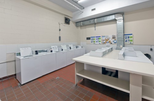Salle de lavage - 608B-2525 Av. Du Havre-Des-Îles, Laval (Chomedey), QC 