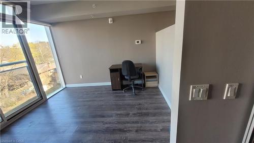 308 LESTER Street Unit# 402 , Waterloo, Ontario N2L 3W6 4