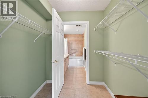 Walk-in closet - 908 Mohawk Road E Unit# 308, Hamilton, ON 