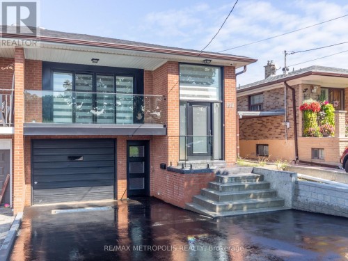 UPPER - 62 DAVELAYNE ROAD , Toronto, Ontario M9M 2A7 3