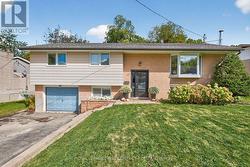 11 MACLAREN AVENUE  Barrie, ON L4N 3Y1