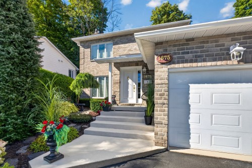 Entry - 1673  - 1675 Boul. De Portland, Sherbrooke (Les Nations), QC 