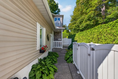 Entry - 1673  - 1675 Boul. De Portland, Sherbrooke (Les Nations), QC 