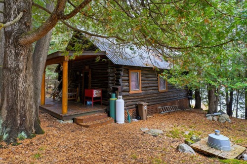 Extérieur - 2 Ch. Des Cèdres, Cayamant, QC 