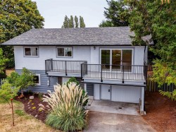 4468 Fairmont Pl Saanich, BC V8N 4R3