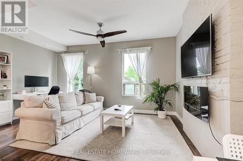 UPPER - 14 ASHDALE AVENUE , Toronto, Ontario M4L 2Y7 5