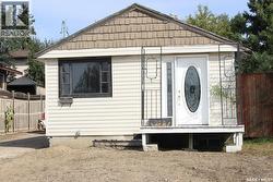 928 Fairford STREET E  Moose Jaw, SK S6H 0G4
