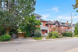 34 HOLTON AVENUE S  Hamilton, ON L8M 2L2