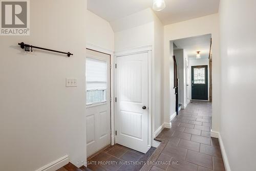 UPPER - 85 DAPHNE CRESCENT , Barrie, Ontario L4M 2Y7 5